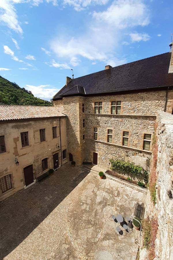 Château Musée de Tournon - cour intérieure